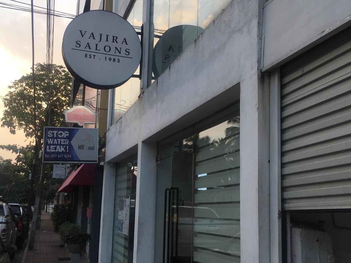 Visakha 6 Hotel Kolombo Bagian luar foto