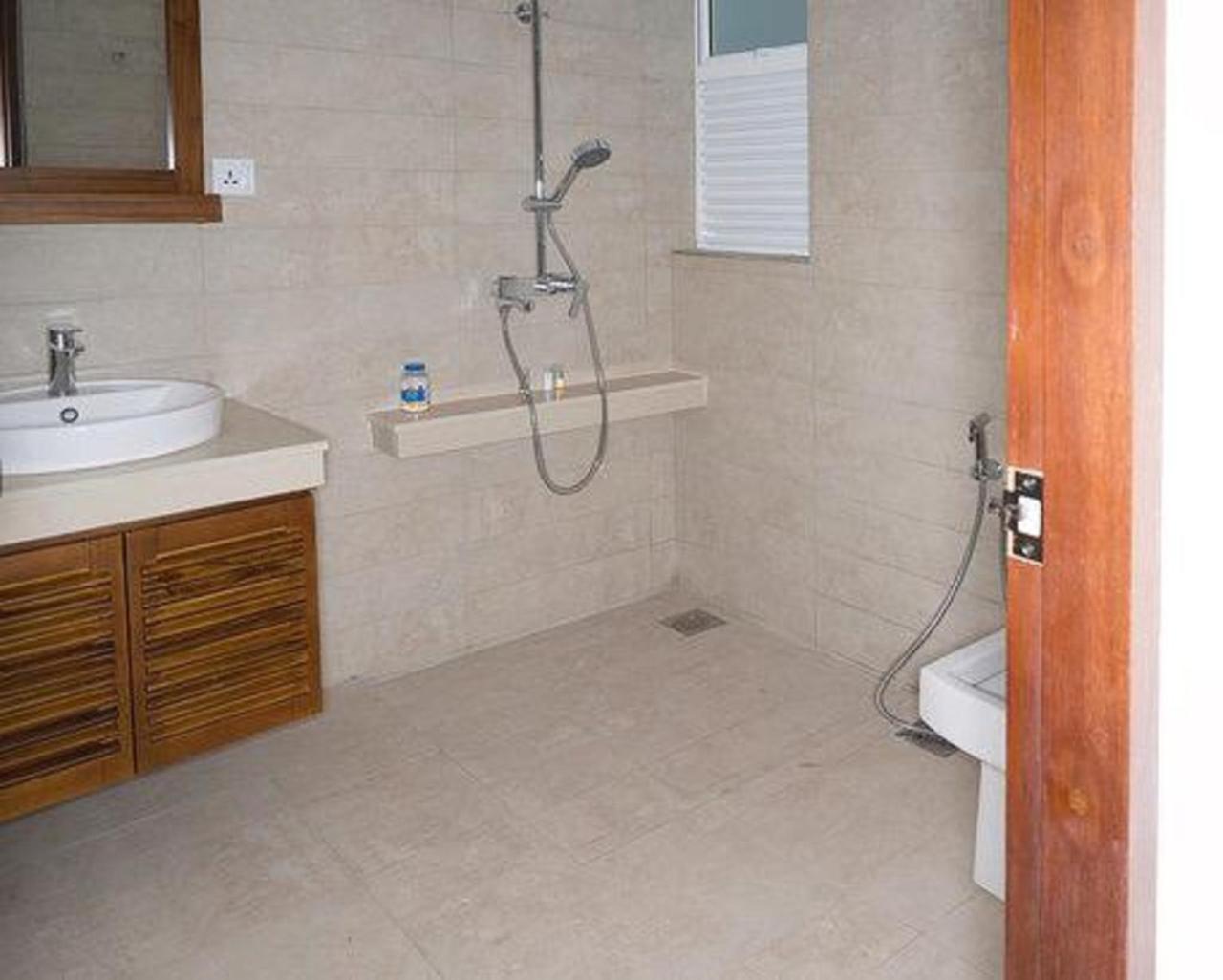 Visakha 6 Hotel Kolombo Bagian luar foto
