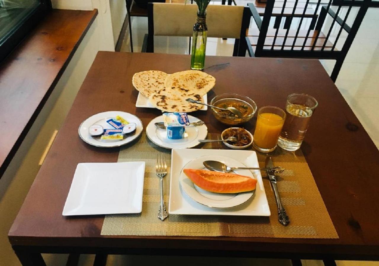 Visakha 6 Hotel Kolombo Bagian luar foto