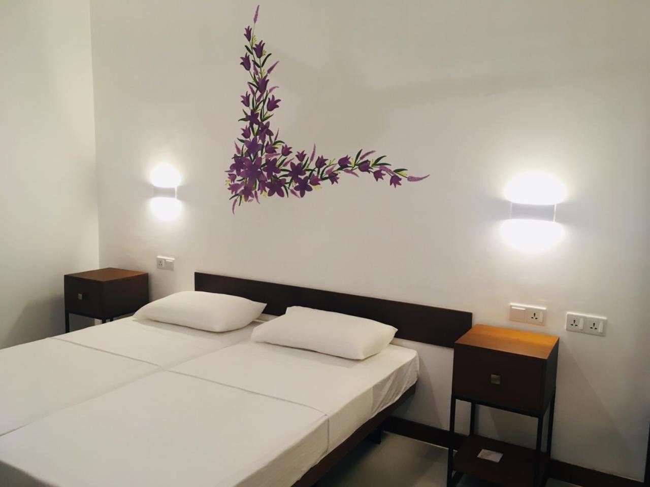 Visakha 6 Hotel Kolombo Bagian luar foto