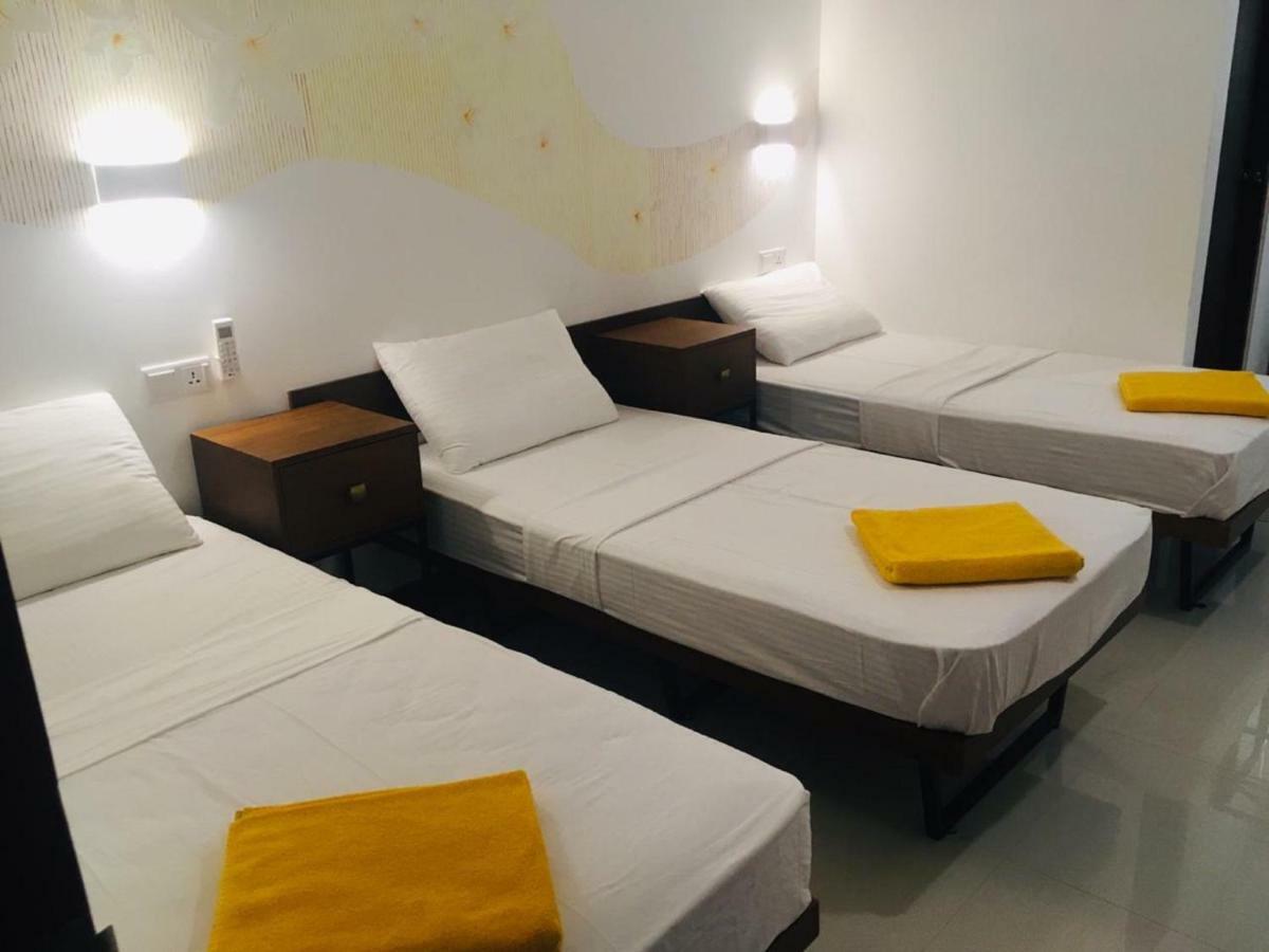 Visakha 6 Hotel Kolombo Bagian luar foto